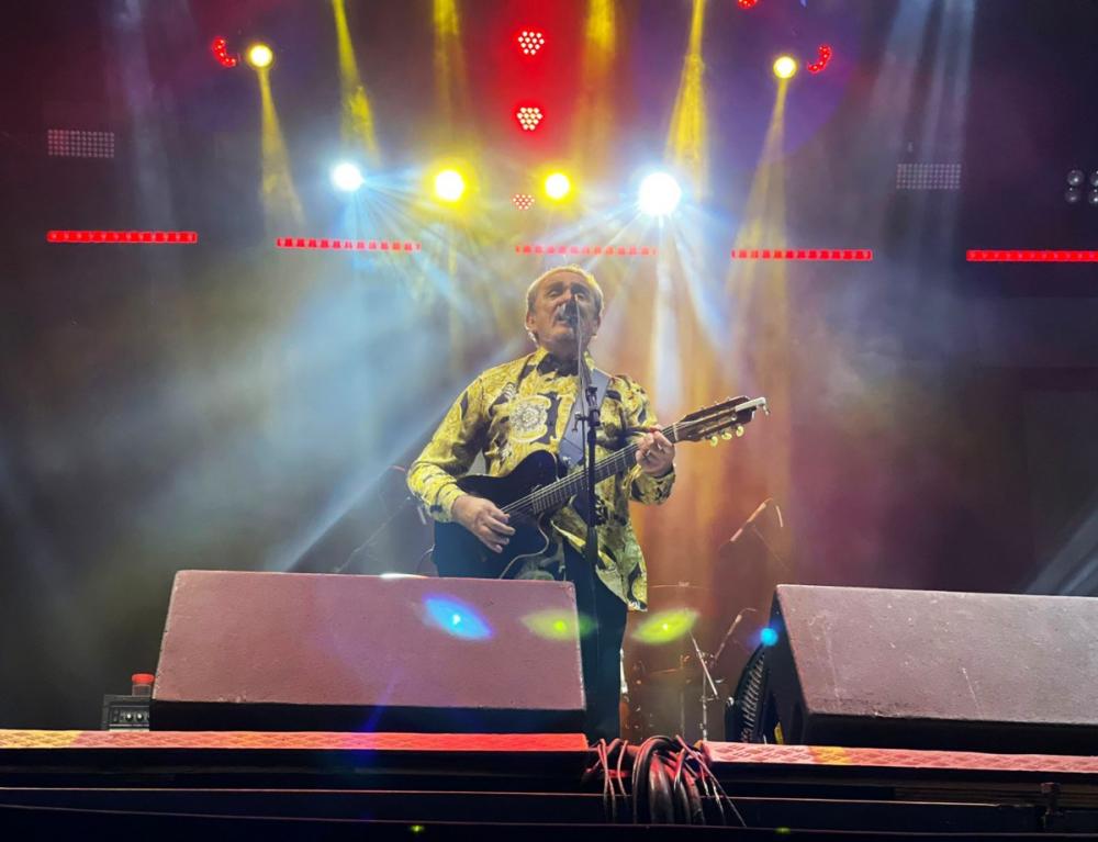 Show de Zé Ramalho encanta gerações com grandes sucessos no São João de Santa Luzia