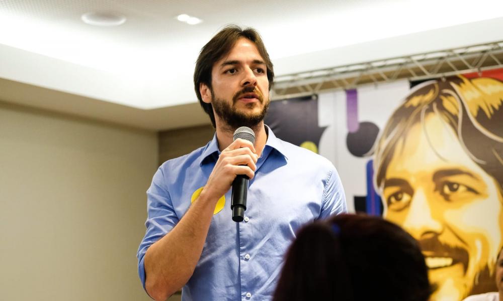 Pedro defende redução do ICMS sobre os combustíveis e cobra decisão do governador