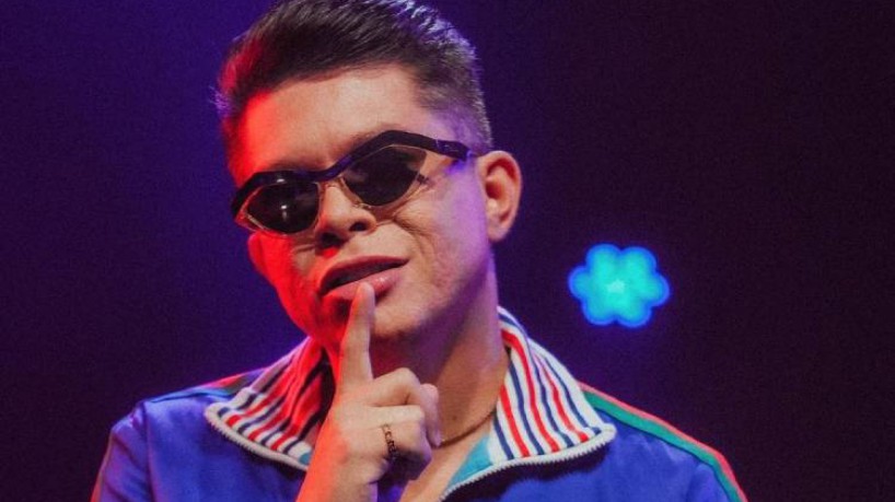 Preso por agredir ex, paraibano DJ Ivis emplaca uma das mais tocadas do país na voz de Gusttavo Lima