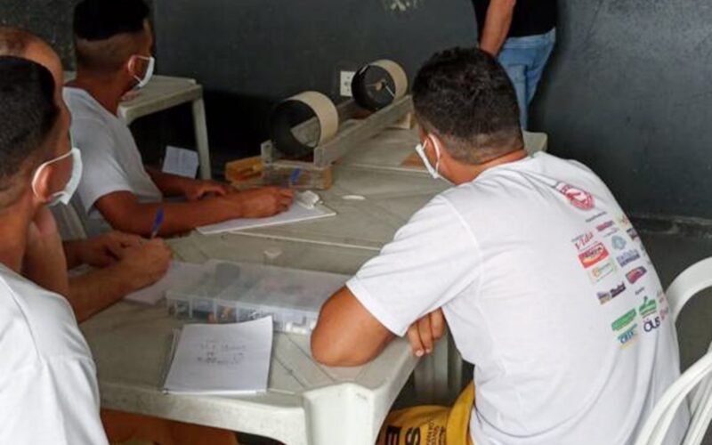 Privados de liberdade na Cadeia Pública de Esperança começam a produzir telescópios