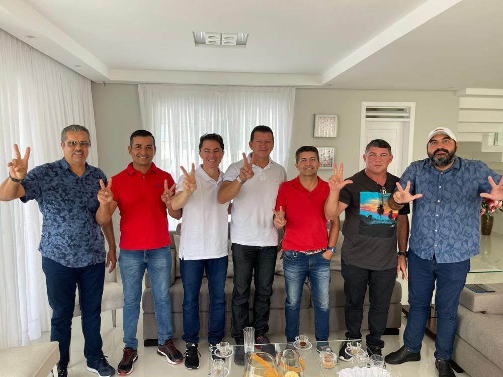 Veneziano recebe apoio do prefeito Chicão, do vice-prefeito João Novo, vereadores e lideranças de Serra Redonda