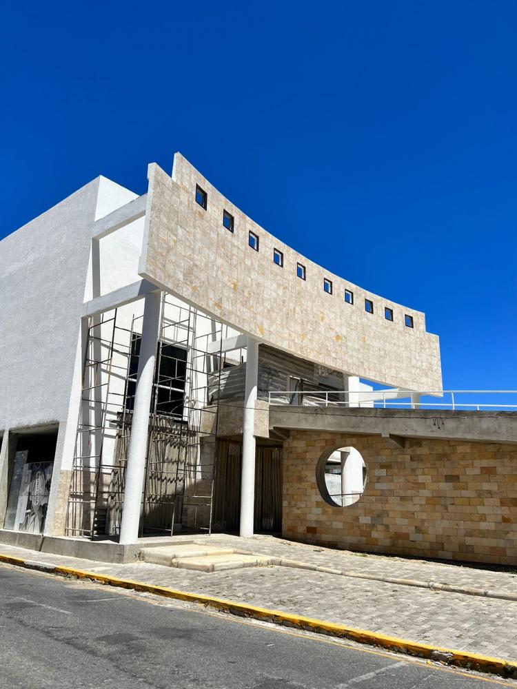 Dr. Ramonilson reivindica a conclusão do Teatro Municipal de Patos e apresenta propostas na área da cultura