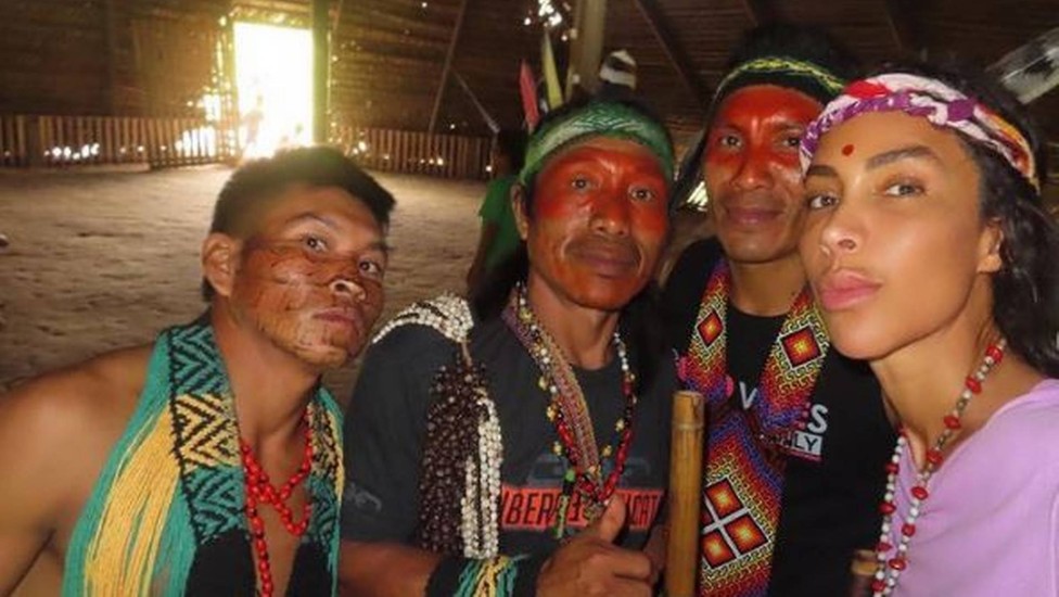 Apontada como affair de Mbappé, modelo trans Ines Rau morou com índios no Acre
