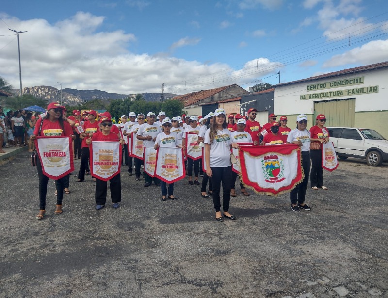 Parada Cívica marca comemoração ao bicentenário da independência do Brasil
