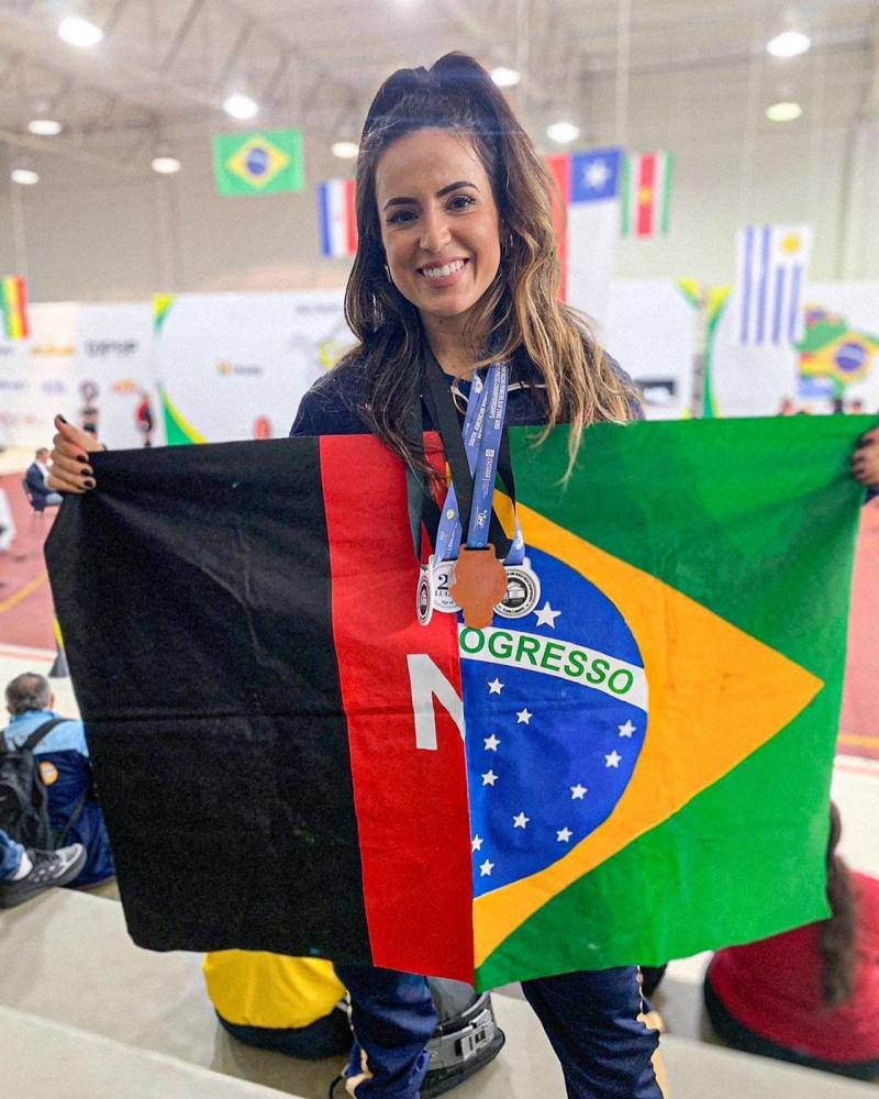 Mayara Rocha ganha 8 medalhas e sagra-se campeã no agachamento e vice e-campeã geral no Sul-Americano de Powerlifting