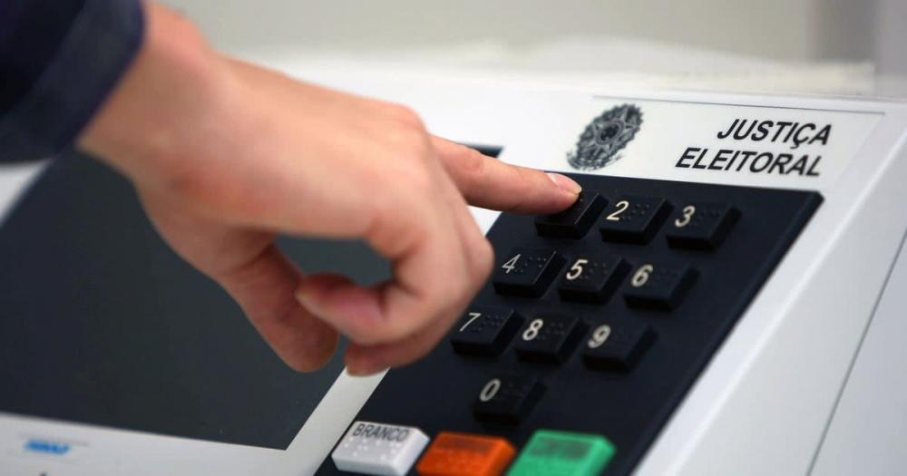 Brasil tem 1,2 milhão de eleitores com alguma deficiência; acessibilidade é desafio na hora de votar 