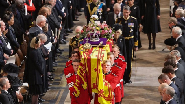 Rainha Elizabeth II tem funeral de Estado na Abadia de Westminster