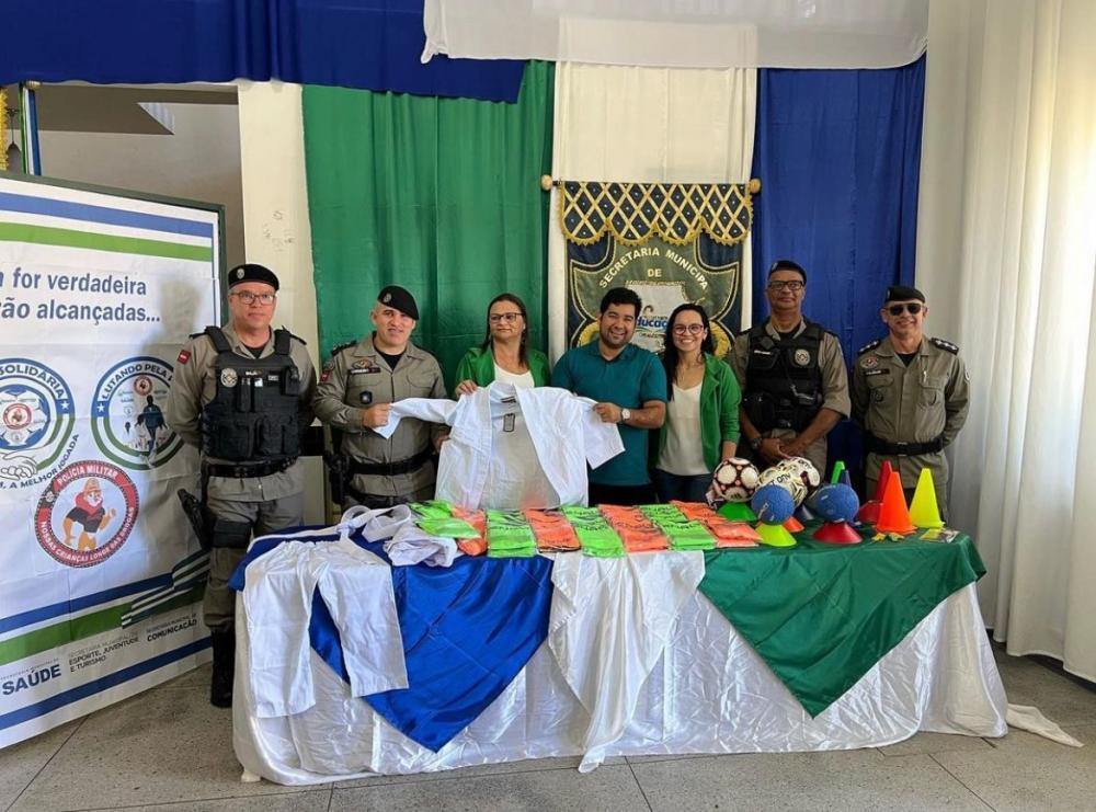 3º BPM implementa projetos de prevenção por meio de práticas esportivas para crianças e para adolescentes, em Teixeira