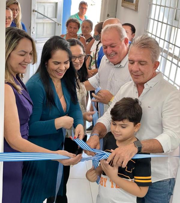 Prefeito de Patos entrega reforma da Secretaria da Receita