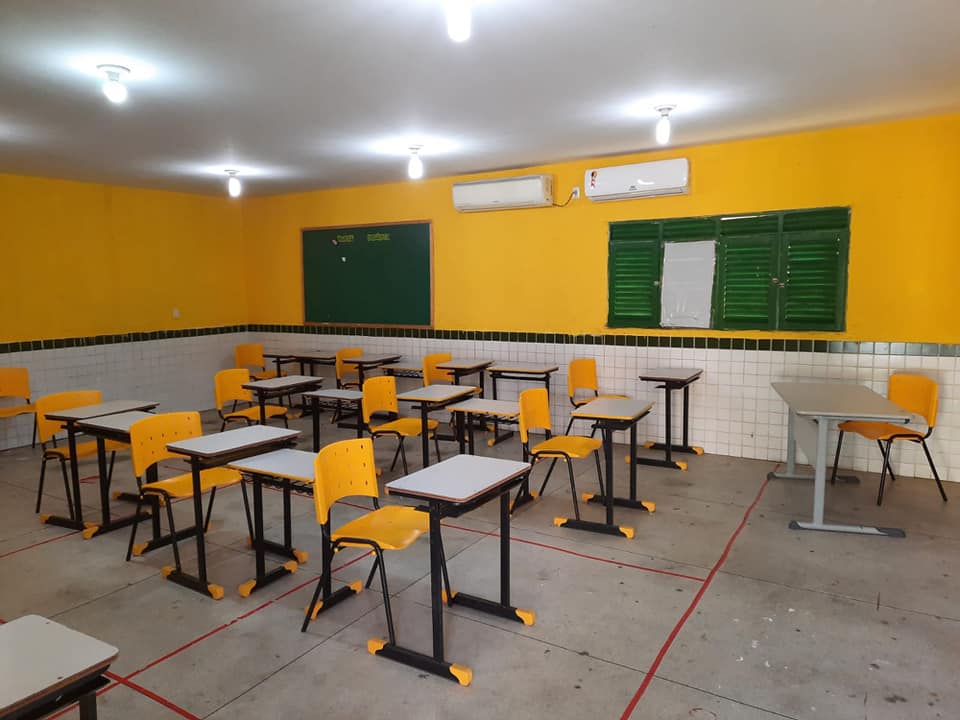 Prefeito de Conceição sanciona lei que premia alunos com melhor desempenho em sala de aula