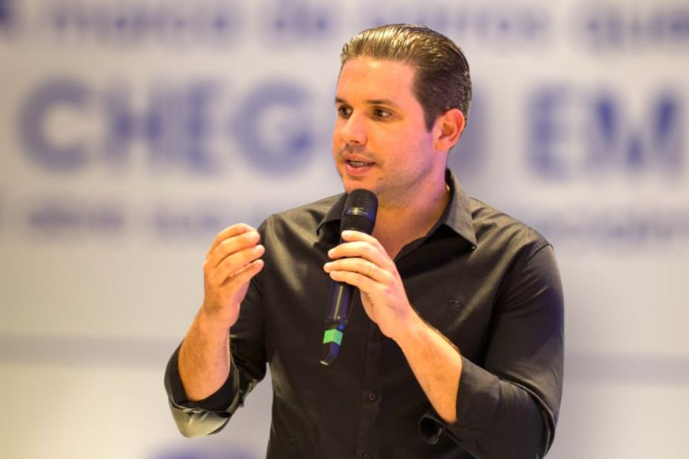 Hugo Motta comenta crescimento do Republicanos durante entrevista