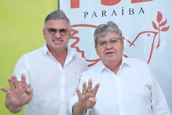 Julian Lemos oficializa apoio a João Azevêdo