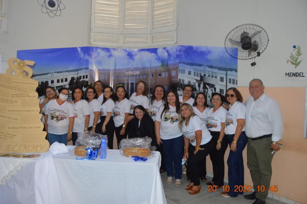 Monsenhor Manoel Vieira (CEPA) em festa comemorativa dos 85 anos. Direção presta homenagens e alunos fazem exposição