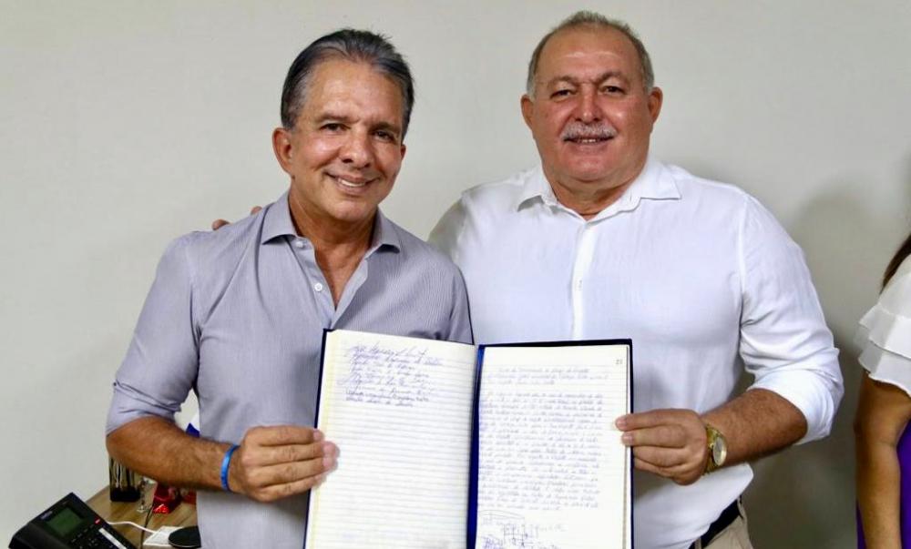 Prefeito Nabor Wanderley transmite cargo para vice-prefeito Jacob Souto 
