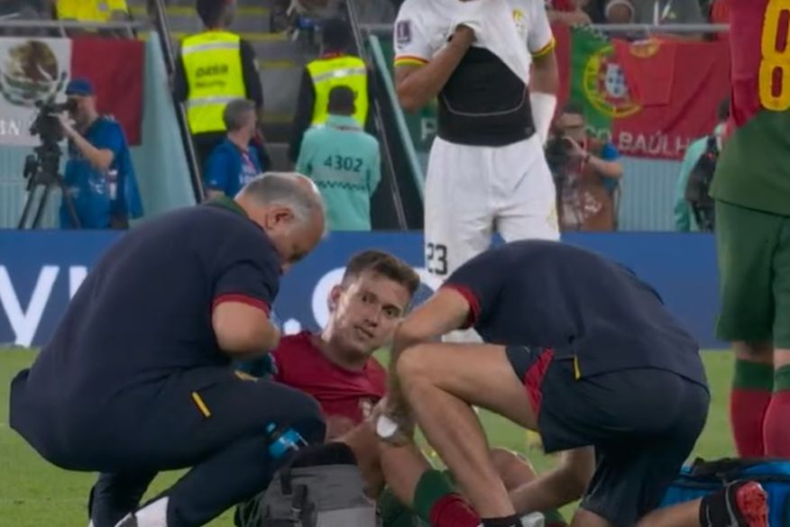 Jogador paraibano Otávio estreia na Copa, quase faz gol para Portugal e sai machucado de campo