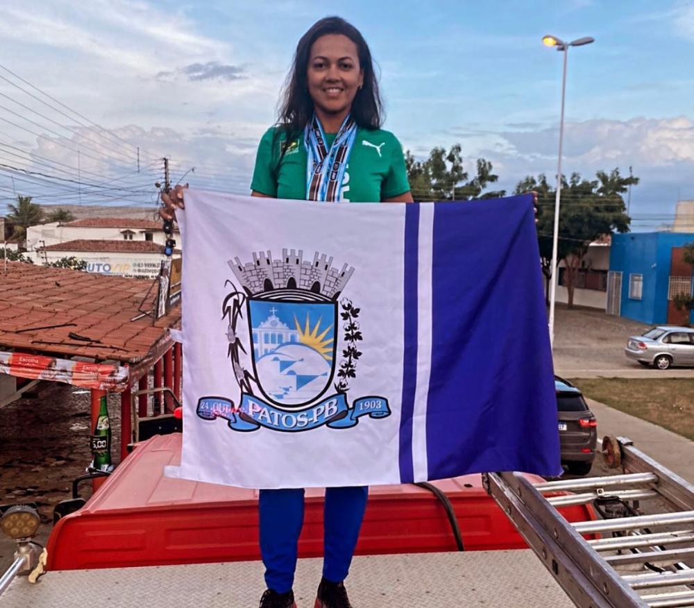 Nº 1 no Ranking Sul-Americano: Fagna Chagas é recebida com desfile em carro aberto pela Prefeitura