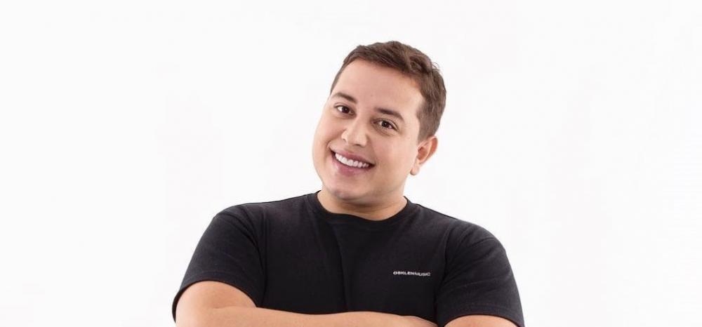 Humorista Renan da Resenha se apresenta neste sábado, em Patos