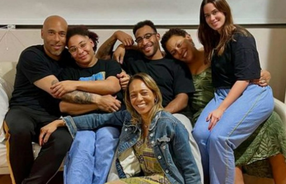 Filha de Pelé emociona com mensagem: “Mais uma noite juntinhos”