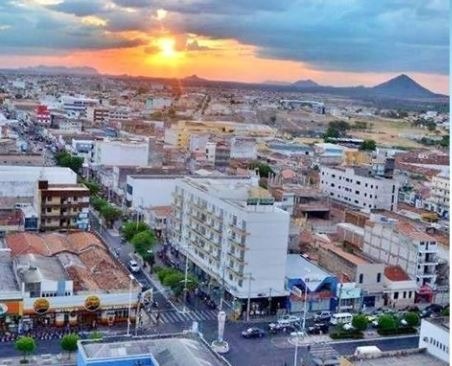 Em Patos: Motoboy encontra carteira com todos os documentos e R$ 1.400; ele devolve ao dono