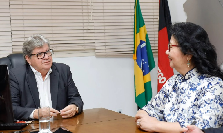 João Azevêdo recebe na Granja Santana a cônsul da China no Nordeste