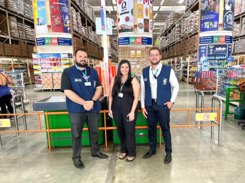 Procon/Patos se reúne com gerente de estabelecimento comercial que inicia cumprimento de lei