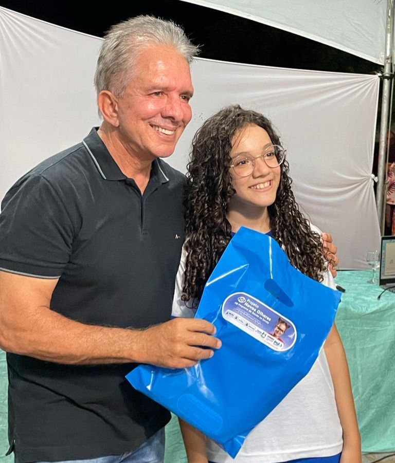 Prefeitura de Patos entrega mais 84 óculos e alcança mais 300 alunos contemplados pelo programa Novos Olhares