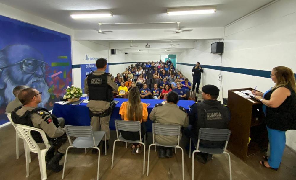 Secretaria de Educação promove reunião com Comando da Polícia Militar e diretores escolares para discutir segurança nas escolas*