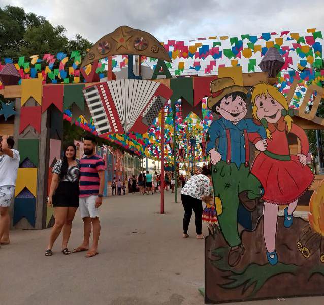 Cenário para Vila São João já está sendo preparado, e concursos de comércio e rua decorados presenteará com camarote*