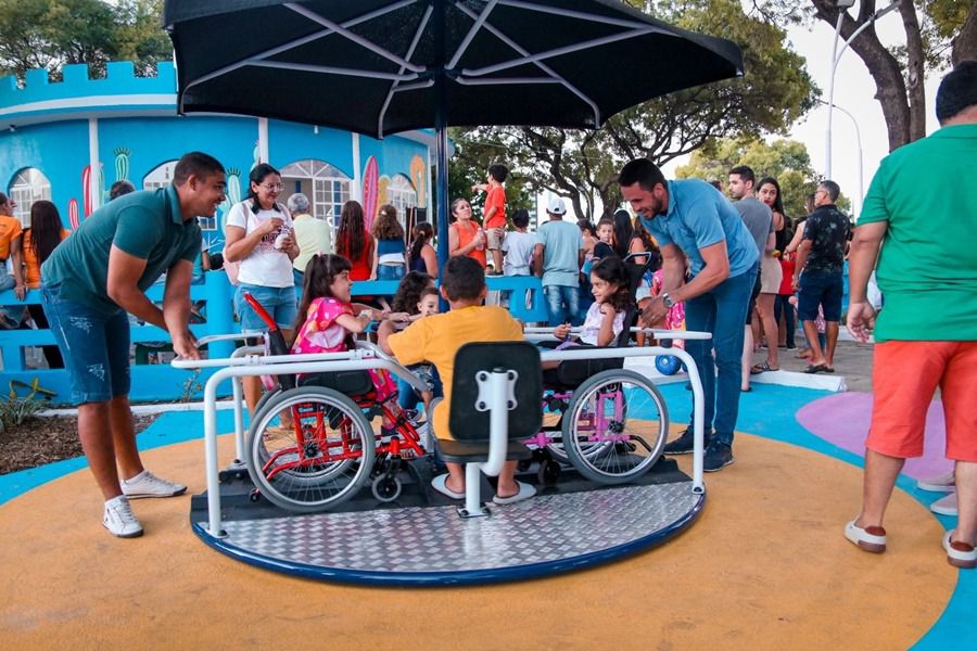 *No Dia do Brincar, Prefeitura de Patos entrega 1º parque infantil inclusivo e reforma da Praça Getúlio Vargas*