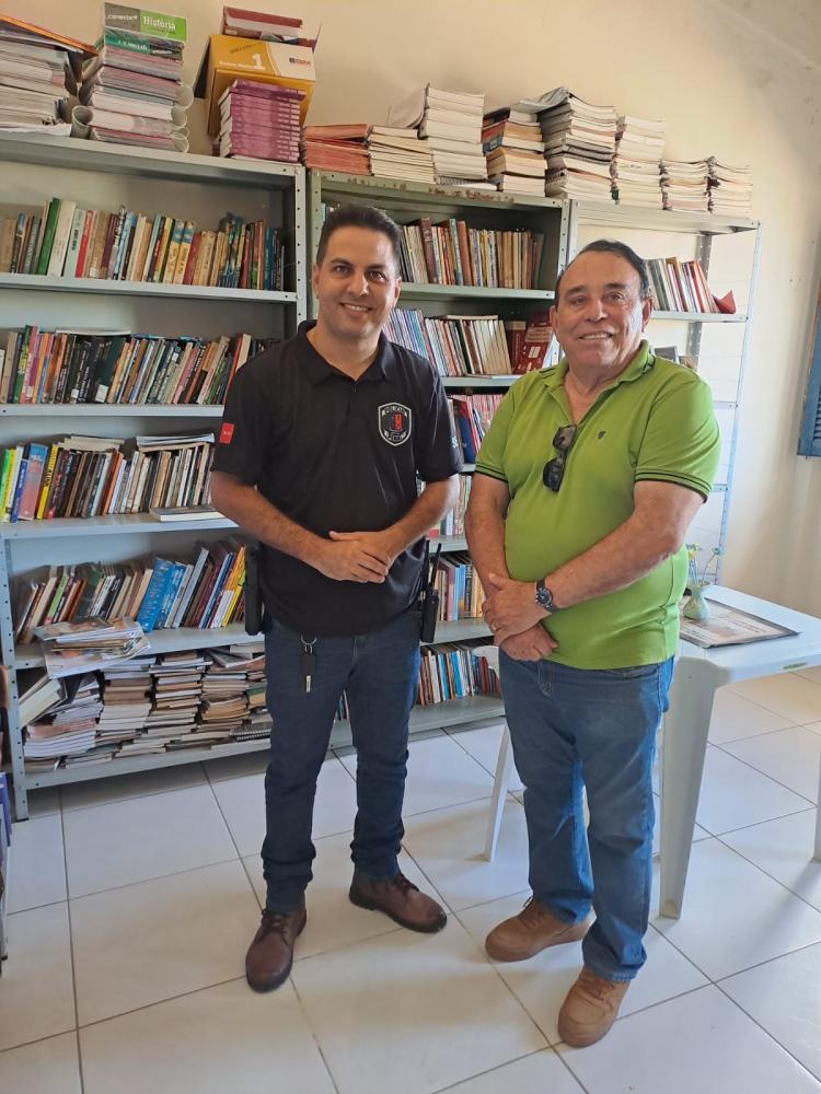 O Prefeito de Santa Terezinha Arimatéia, esteve hoje com o Diretor do presídio de Patos Charles Martins. 