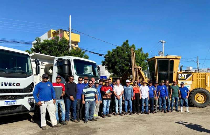 Secretaria de Agricultura inicia programa de recuperação das estradas, apoio a construção de silos e realização de roço da zona rural