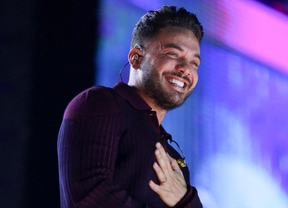 Wesley Safadão se emociona no retorno aos palcos após pausa para tratar ansiedade