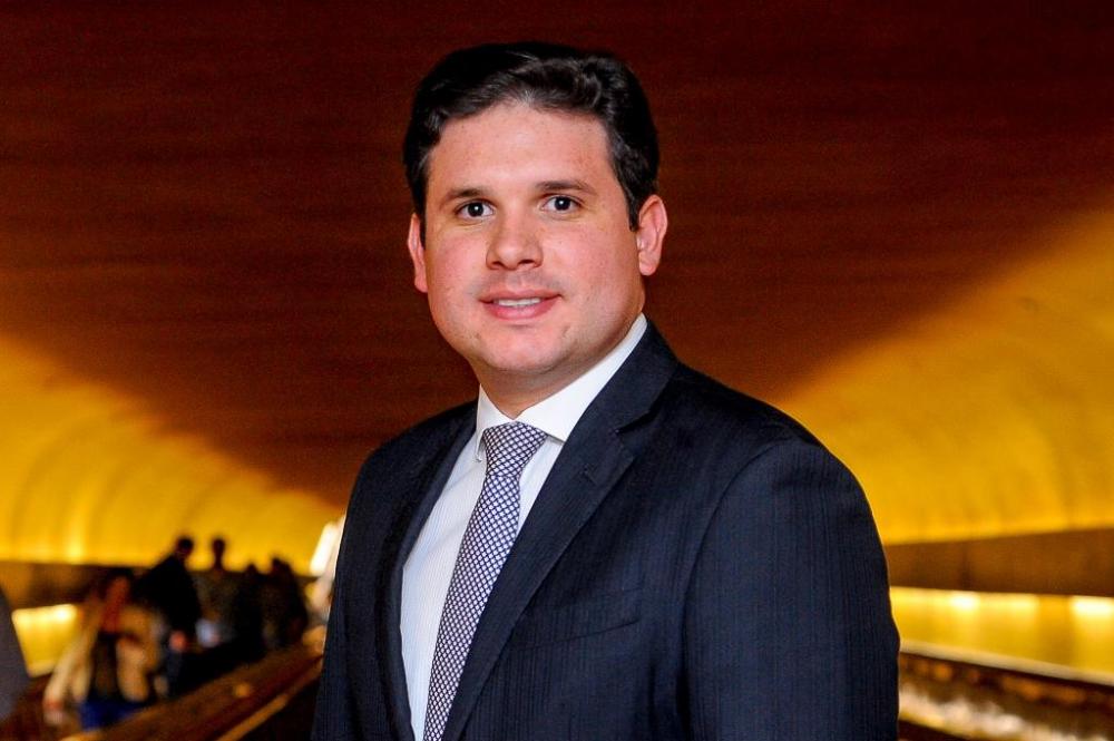 Hugo Motta já se coloca na disputa pelo Senado