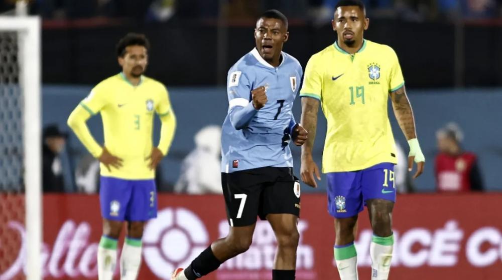 Brasil leva “olé” e volta a perder para o Uruguai depois de 22 anos
