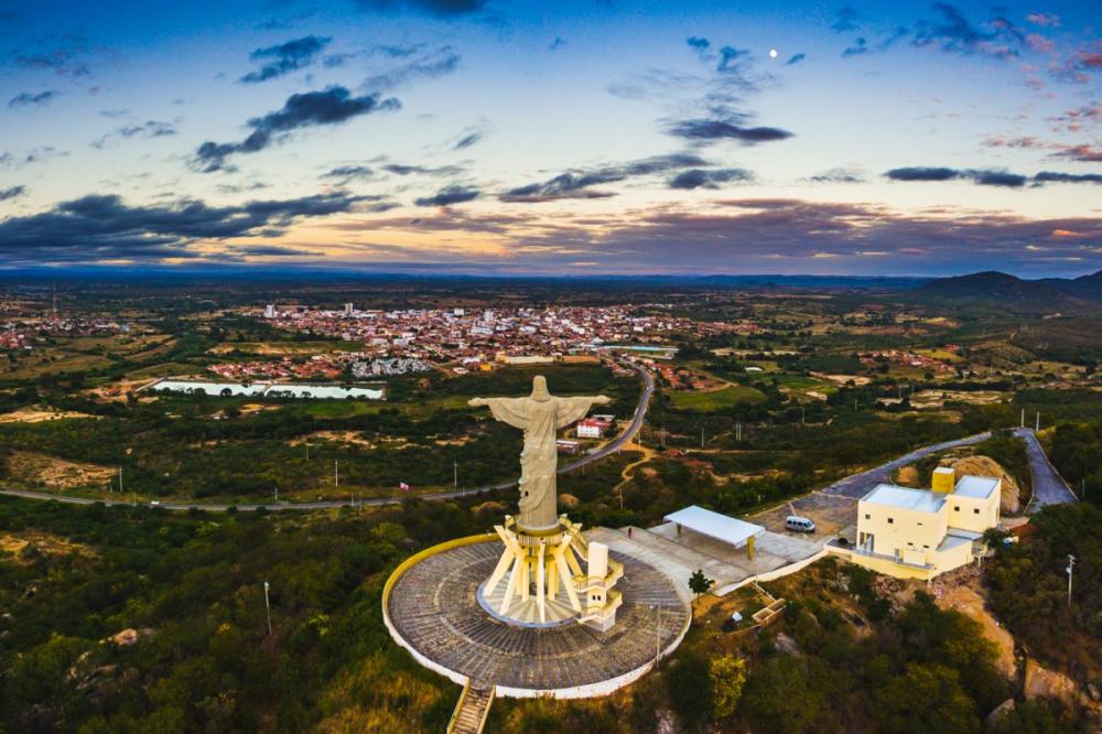 Prefeito de Itaporanga sanciona lei que prevê abatimento de animais soltos em vias