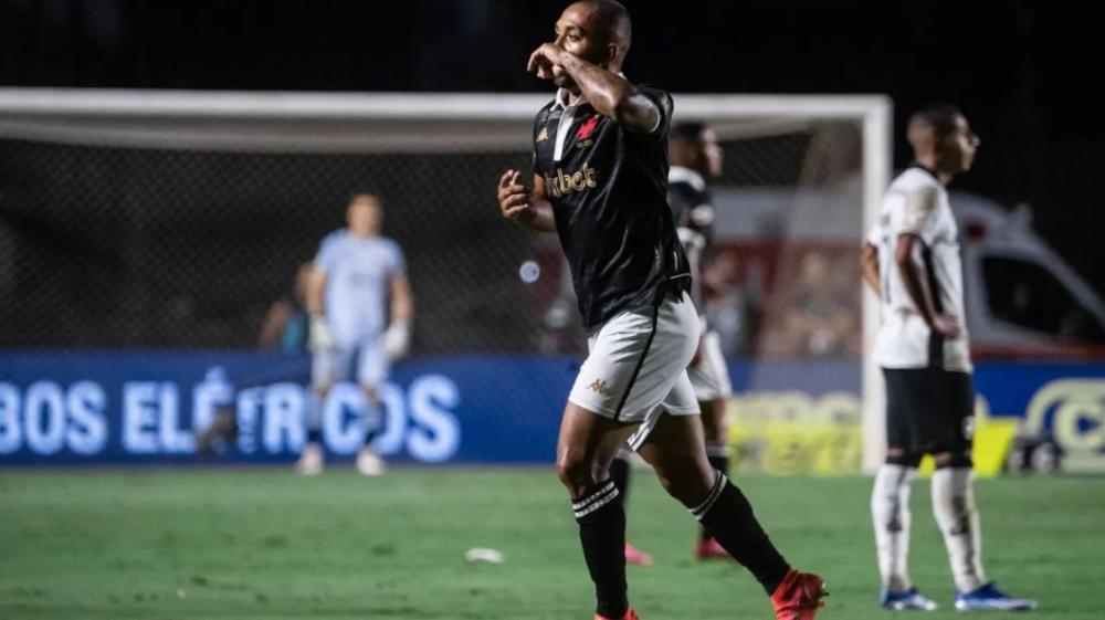  Vasco vence Botafogo, deixa Z4, e briga pelo título do Brasileirão embola de vez