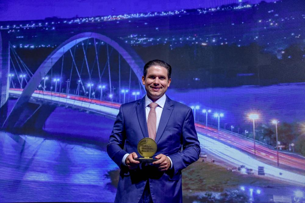 Hugo Motta é homenageado em evento notarial