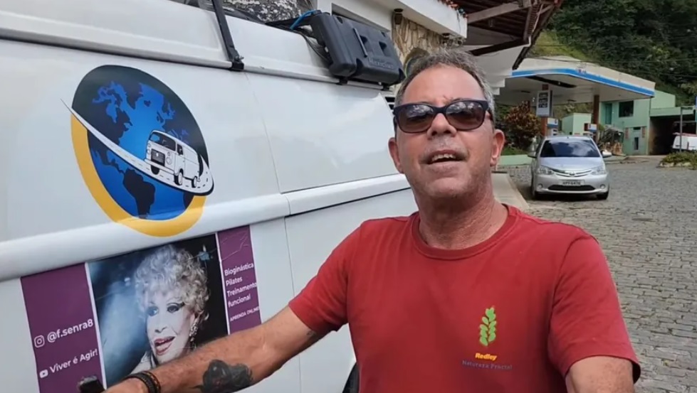 Neto de Dercy Gonçalves viaja em expedição pelo Brasil em 'kombihome' em homenagem à avó