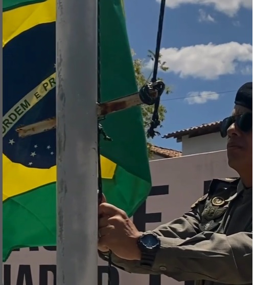 Polícia Militar realizar solenidade alusiva ao Dia da Bandeira, em Patos