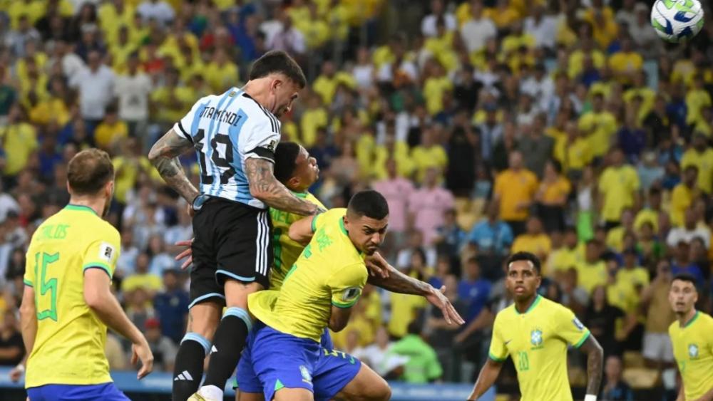 Brasil perde para Argentina após brigas no Maracanã e fica em 6º nas Eliminatórias