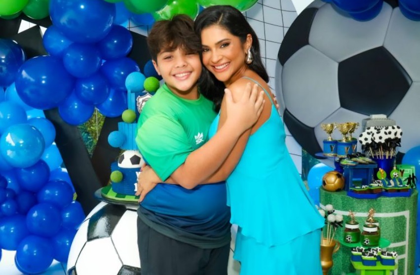 Mileide Mihaile faz festa para comemorar aniversário de Yhudy