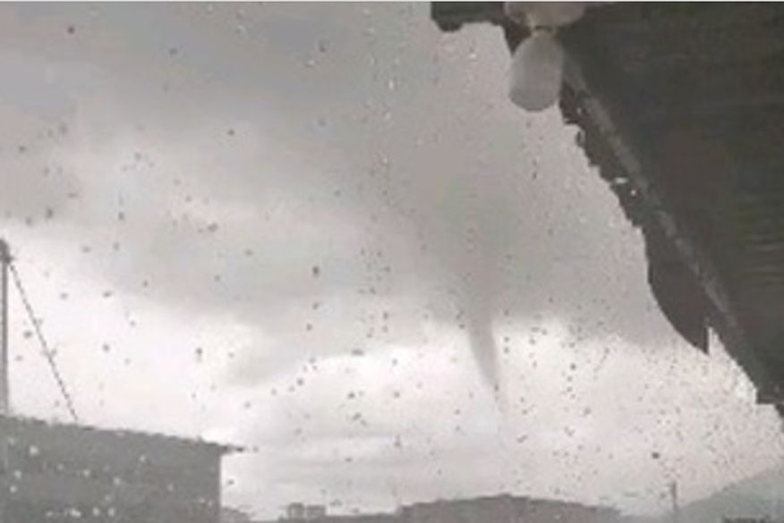 Nuvem-funil, semelhante a tornado, assusta moradores de Guarabira em semana chuvosa na Paraíba