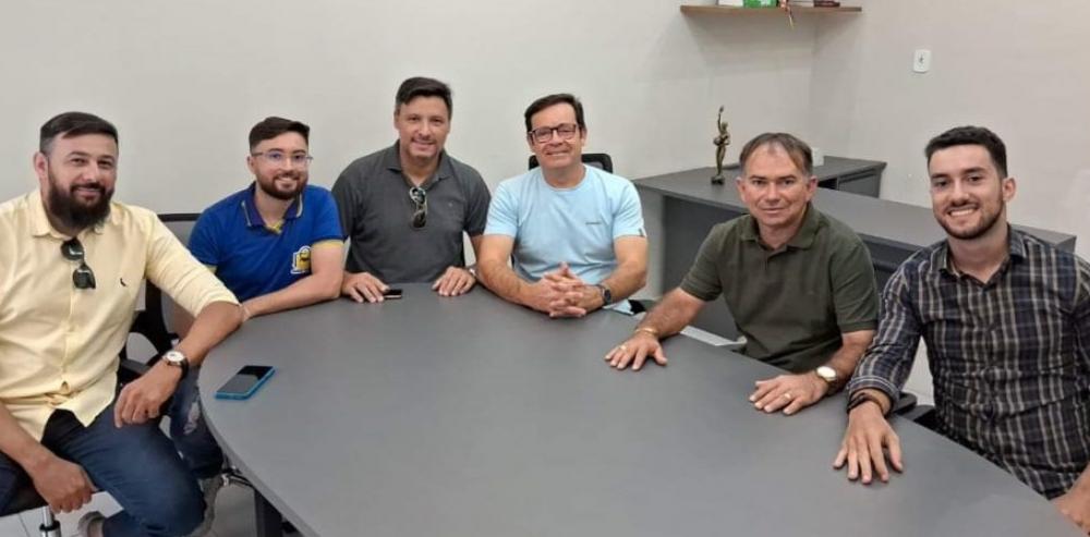 Dr. Ramonilson, Brother e membros do Partido Novo se reúnem, em Patos