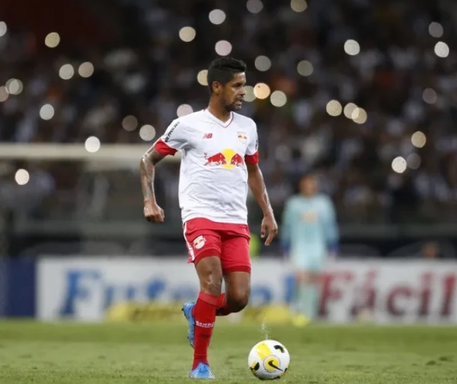  Jogador paraibano é apresentado como reforço do Santos para temporada 2024