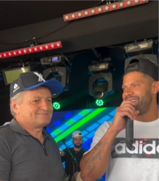 Hulk se emociona ao agradecer a olheiro que lhe descobriu aos 11 anos, na Paraíba