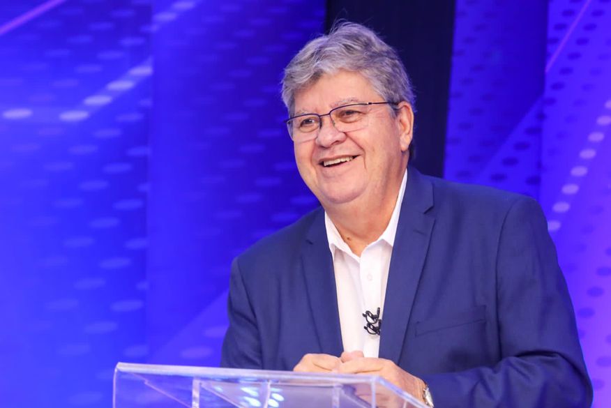 Pesquisa indica João Azevêdo empatado com maior aprovação do Nordeste