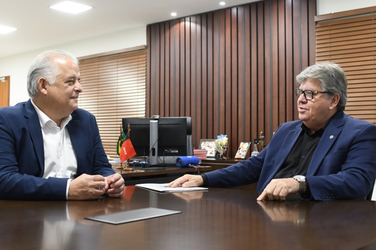 Governador se reúne com ministro Márcio França e destaca investimentos em obras e fortalecimento da economia na PB