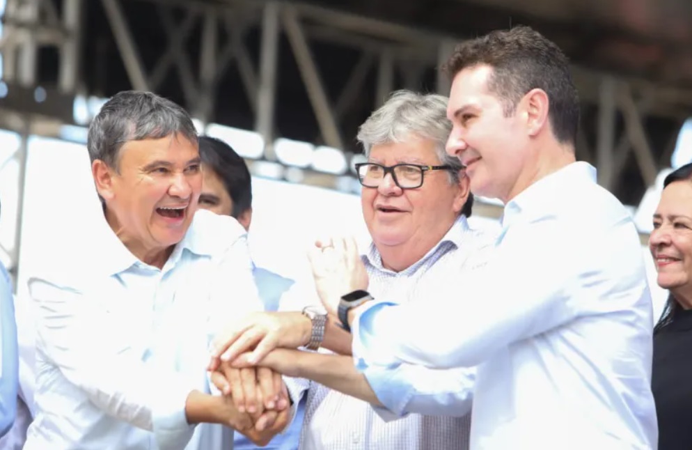 Ministros de Lula entregam mais de 850 apartamentos em Patos