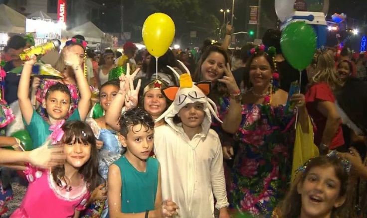 Bloco Muriçoquinhas do Miramar anima as prévias carnavalescas de João Pessoa nesta segunda