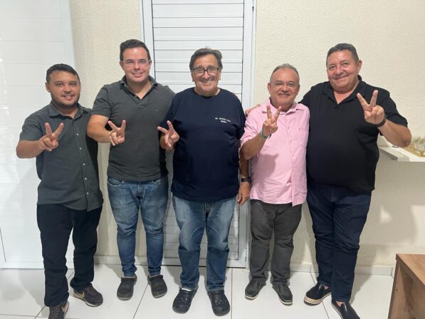 Prefeito Iranir Alexandrino recebe o apoio do ex-prefeito Antonio Lopes, em Coremas